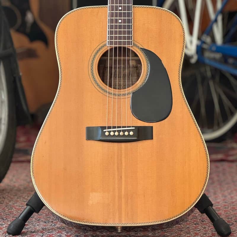 Thumb W-500 — japońska gitara akustyczna typu dreadnought