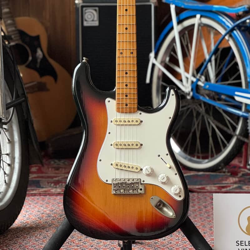 Fresher Straighter ST — korpus w wykończeniu sunburst i trzy single